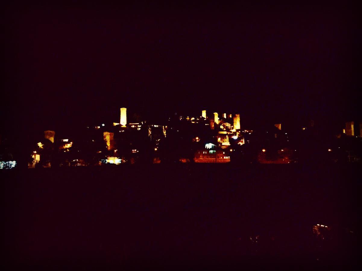Travel Inn House Mestia • Მოგზაურის Სახლი Esterno foto