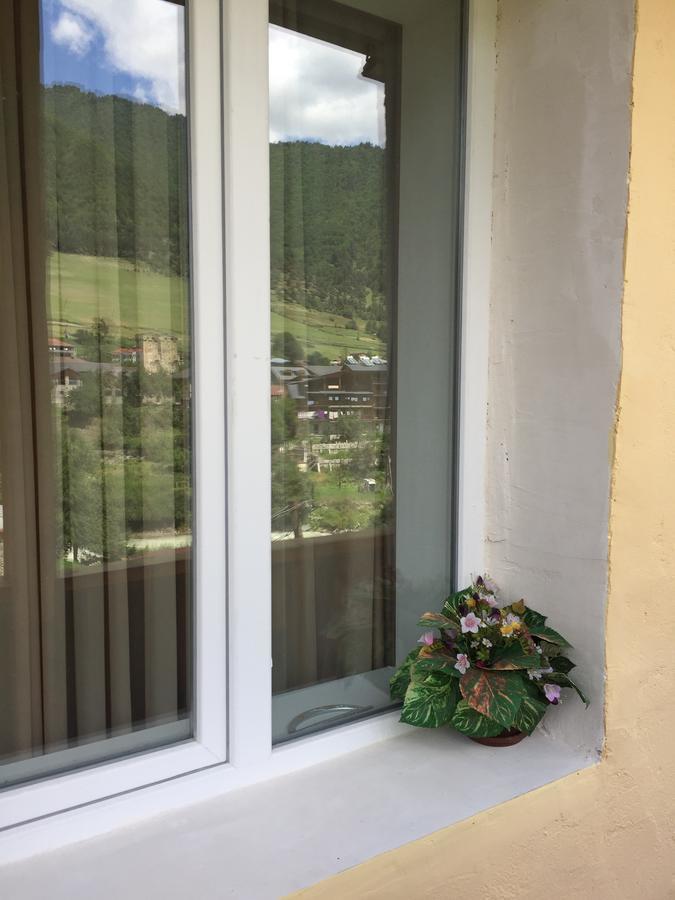 Travel Inn House Mestia • Მოგზაურის Სახლი Esterno foto
