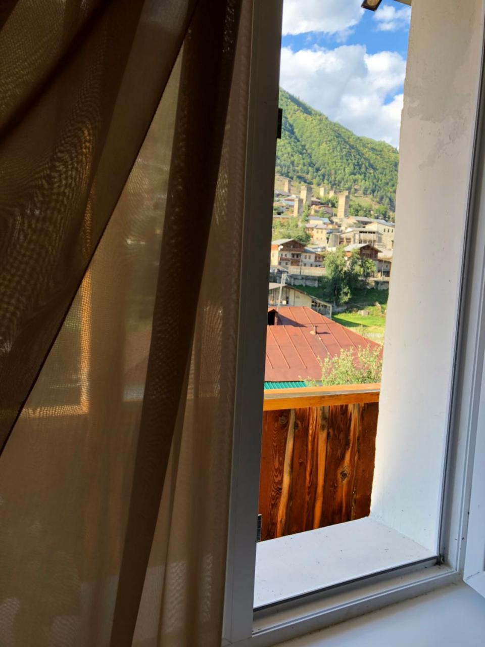 Travel Inn House Mestia • Მოგზაურის Სახლი Esterno foto