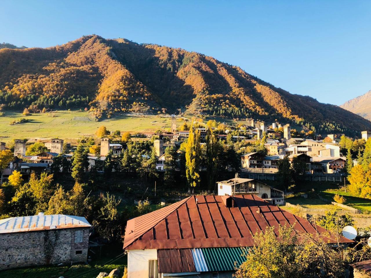 Travel Inn House Mestia • Მოგზაურის Სახლი Esterno foto