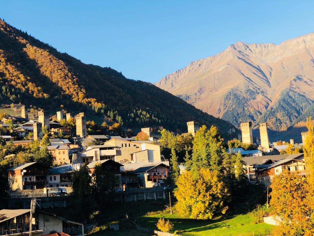 Travel Inn House Mestia • Მოგზაურის Სახლი Esterno foto