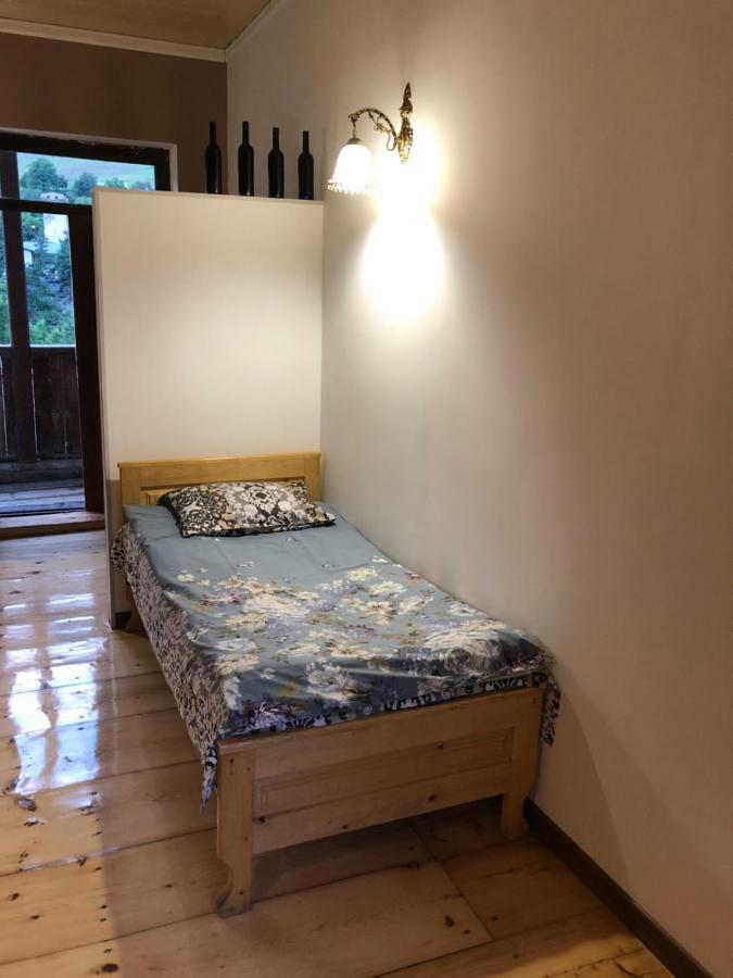 Travel Inn House Mestia • Მოგზაურის Სახლი Esterno foto