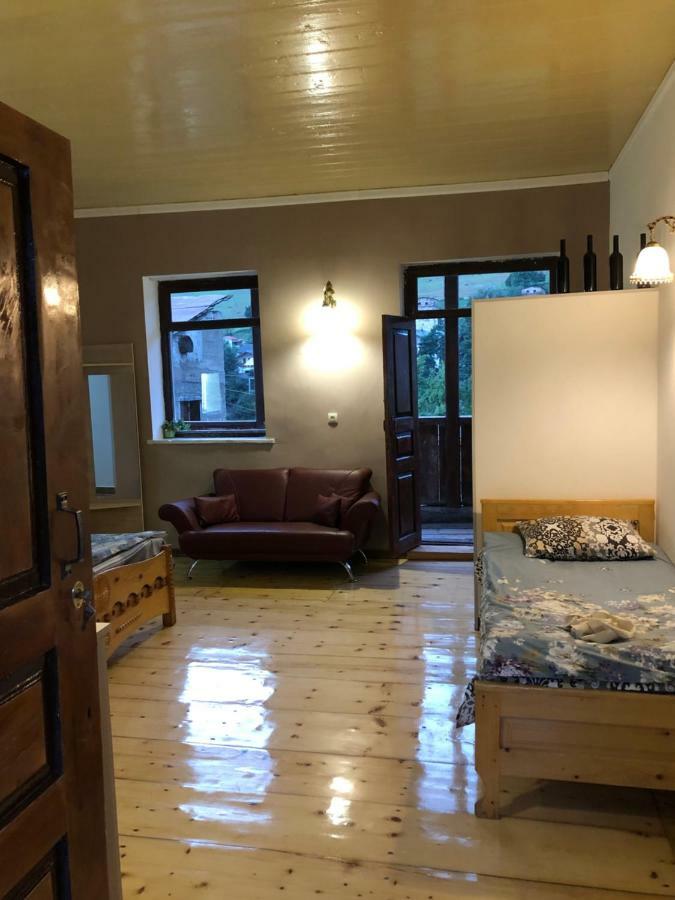 Travel Inn House Mestia • Მოგზაურის Სახლი Esterno foto