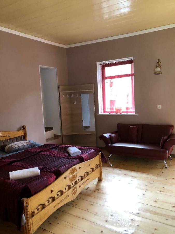 Travel Inn House Mestia • Მოგზაურის Სახლი Esterno foto