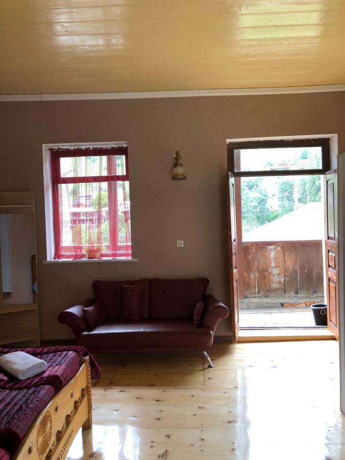 Travel Inn House Mestia • Მოგზაურის Სახლი Esterno foto