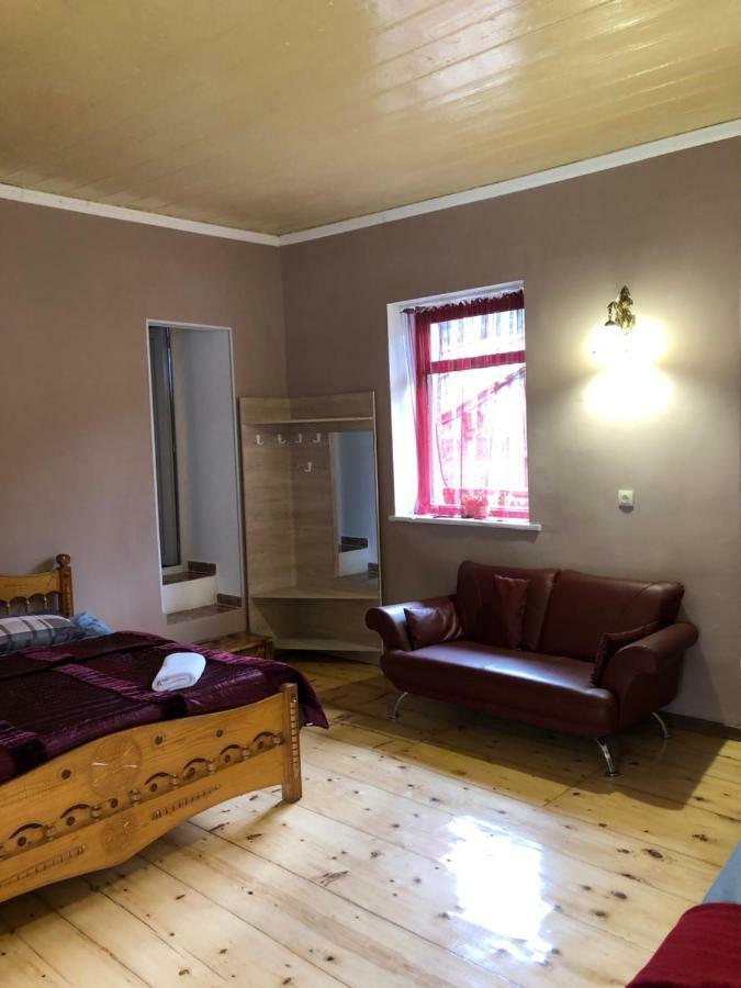 Travel Inn House Mestia • Მოგზაურის Სახლი Esterno foto